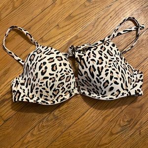 Shade & Shore cheetah print size 34c bikini top